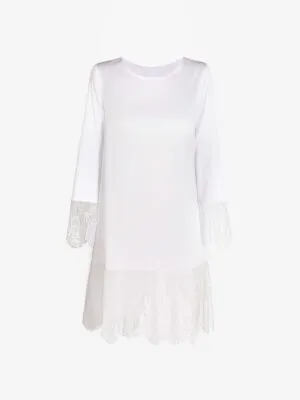 rochie albă din dantelă